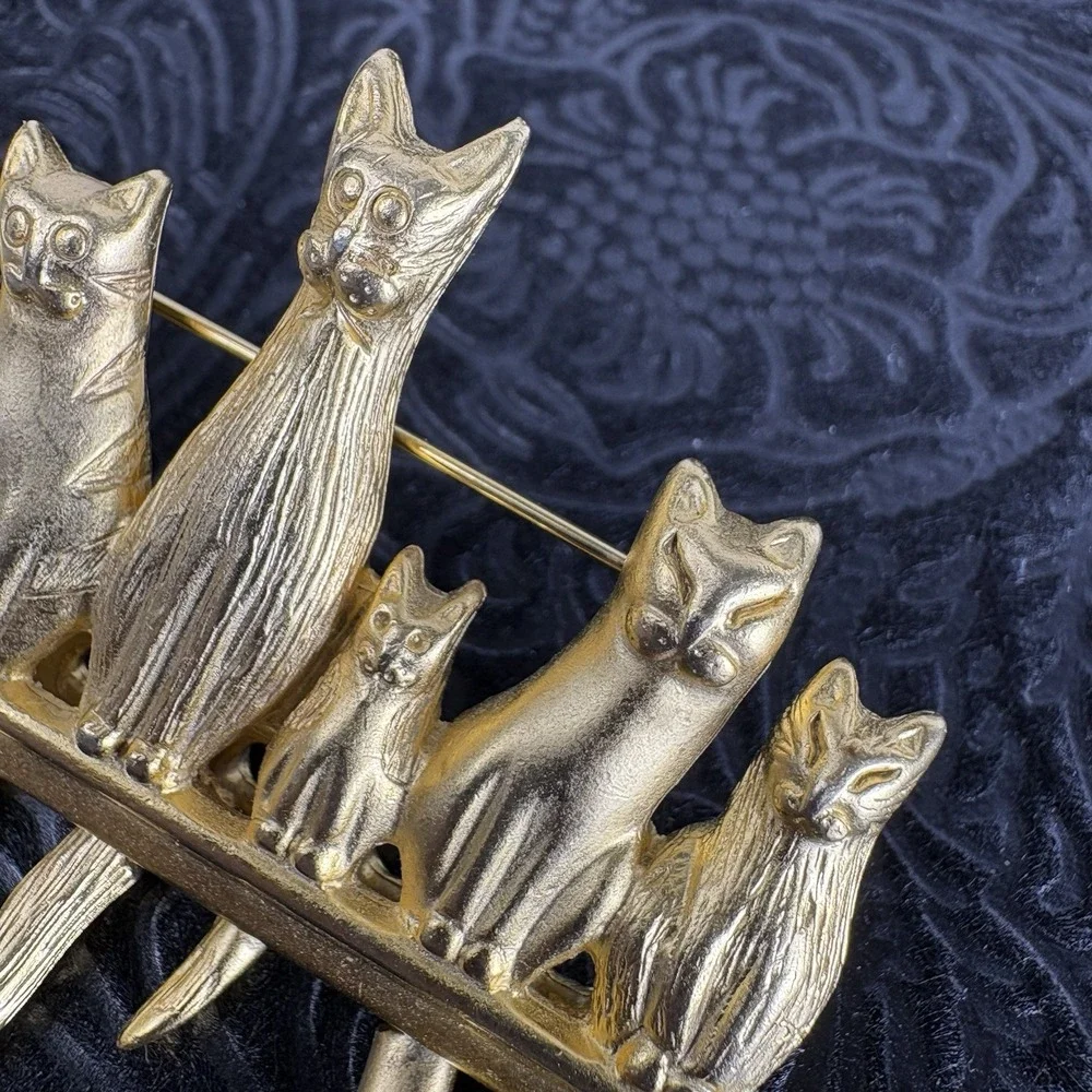 Vintage AJC Goldtone Brooch Cats Kittens On‎ A Fence Dangling Tails Pin Signed
